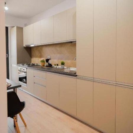 Lux Apartament Bacău Buitenkant foto