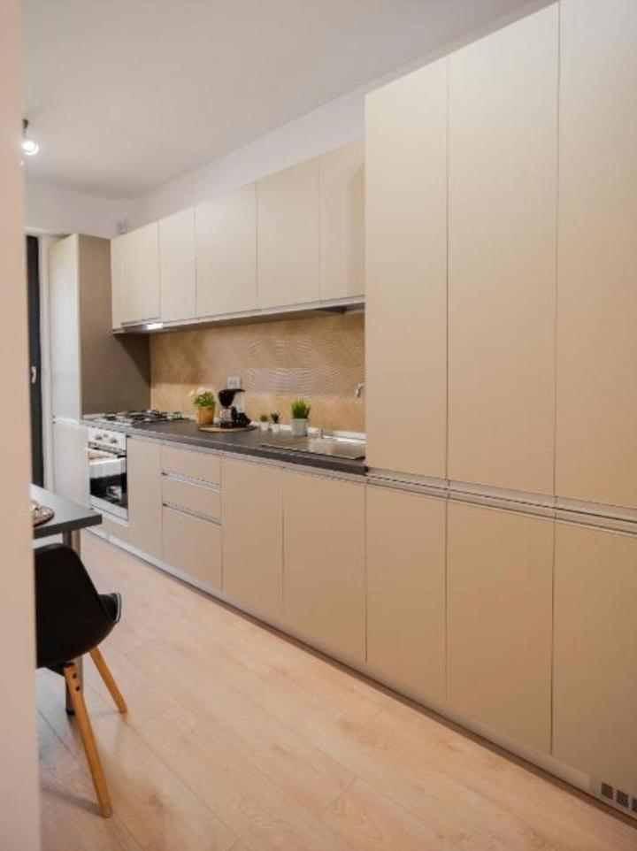 Lux Apartament Bacău Buitenkant foto