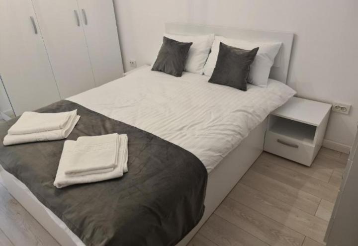 Lux Apartament Bacău Buitenkant foto