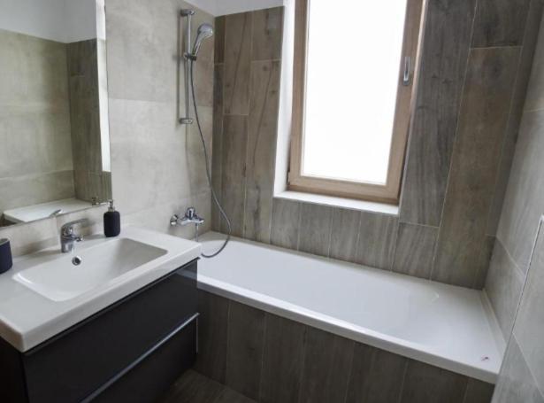 Lux Apartament Bacău Buitenkant foto